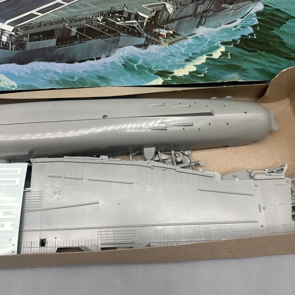 Vintage 1975 Revell USS Lexington Aircraft Carrier Model Kit H-444 20